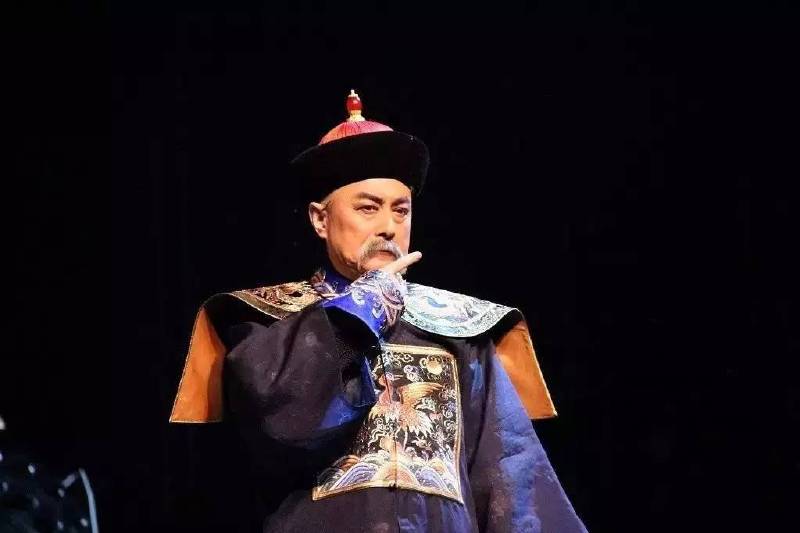 著名话剧表演艺术家、国家一级演员 

李仁义饰演袁世凯