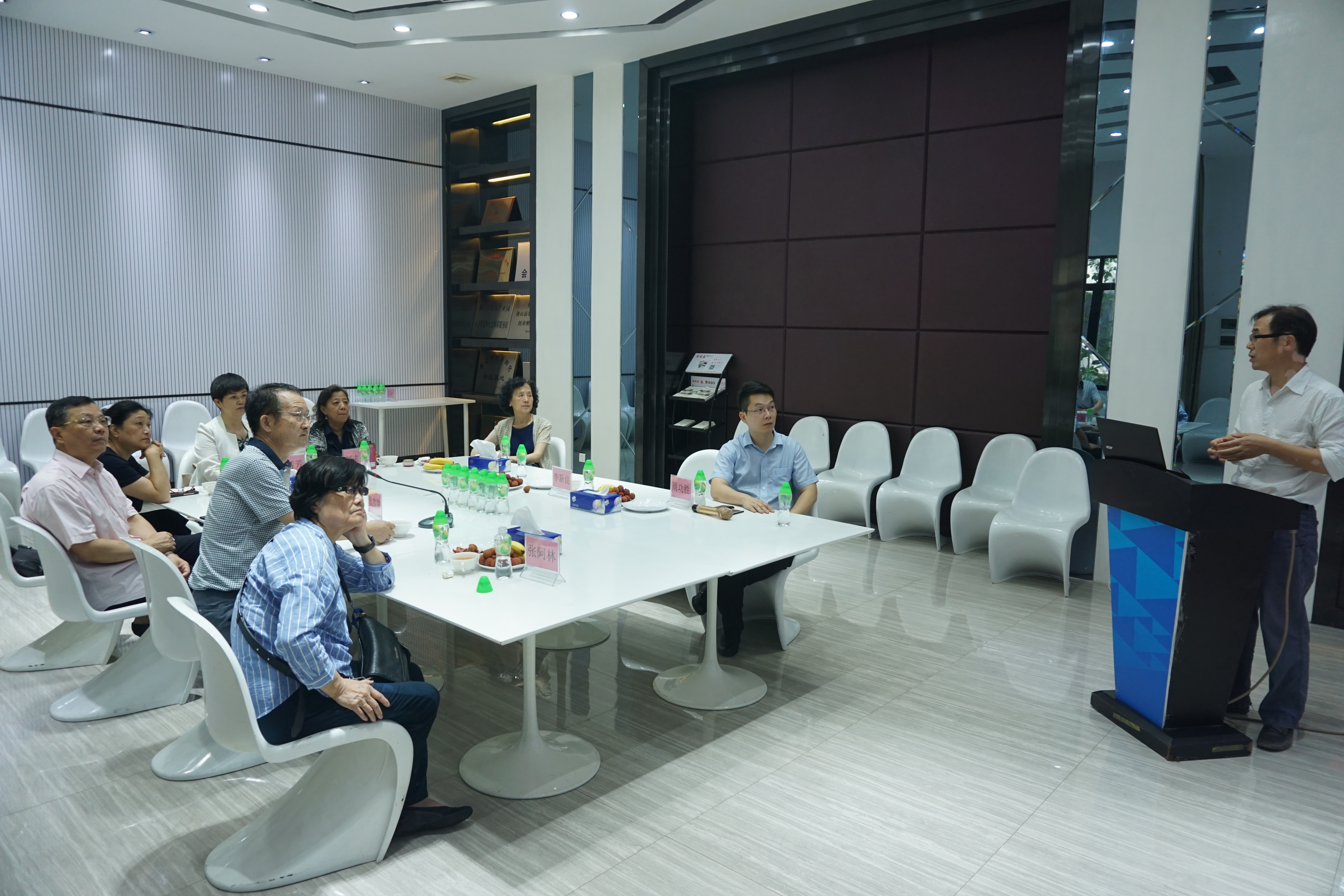 生产力促进中心领导考察新媒体园