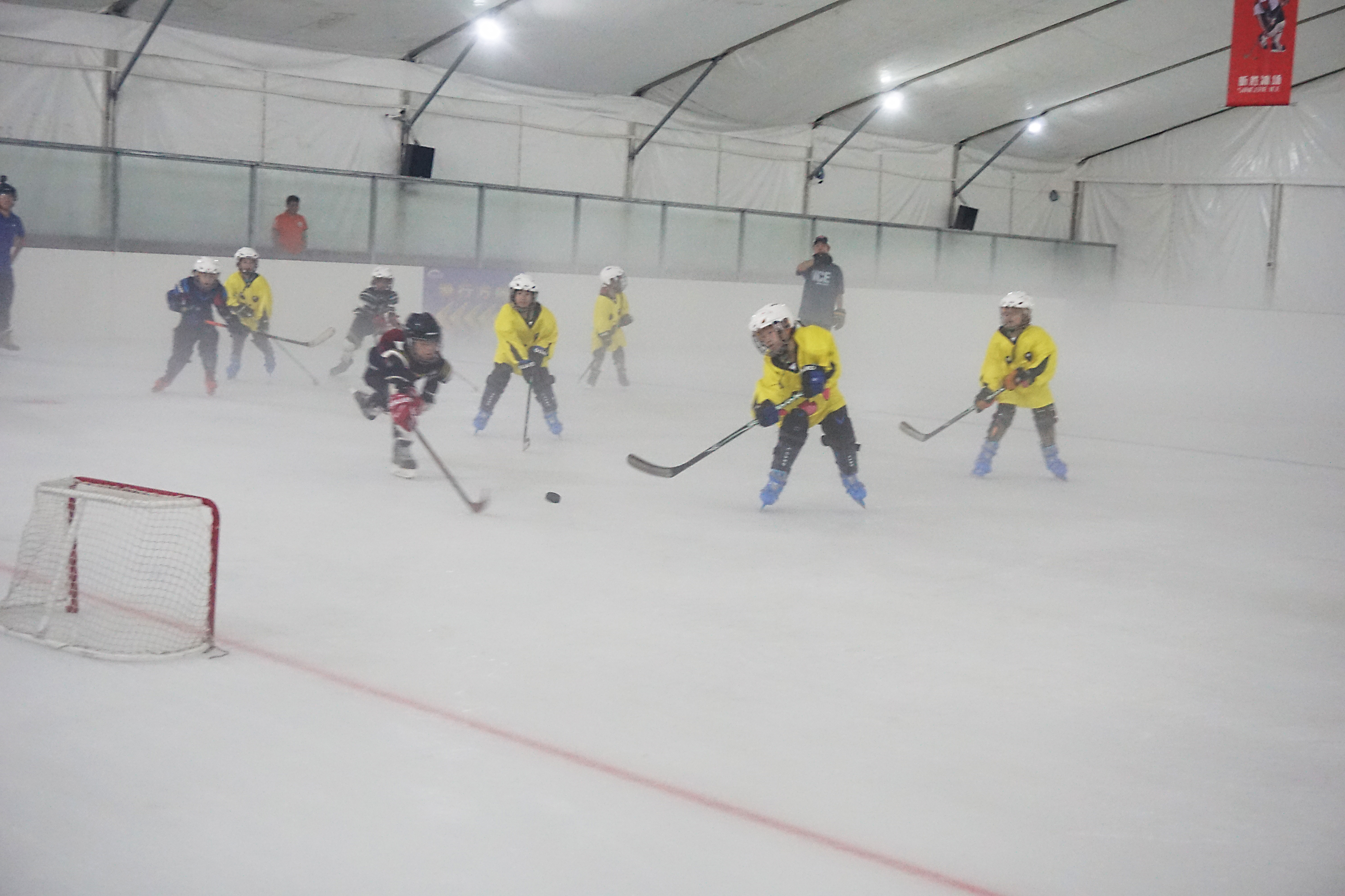 新媒体园助力佛山举办首次冰上公益体验活动