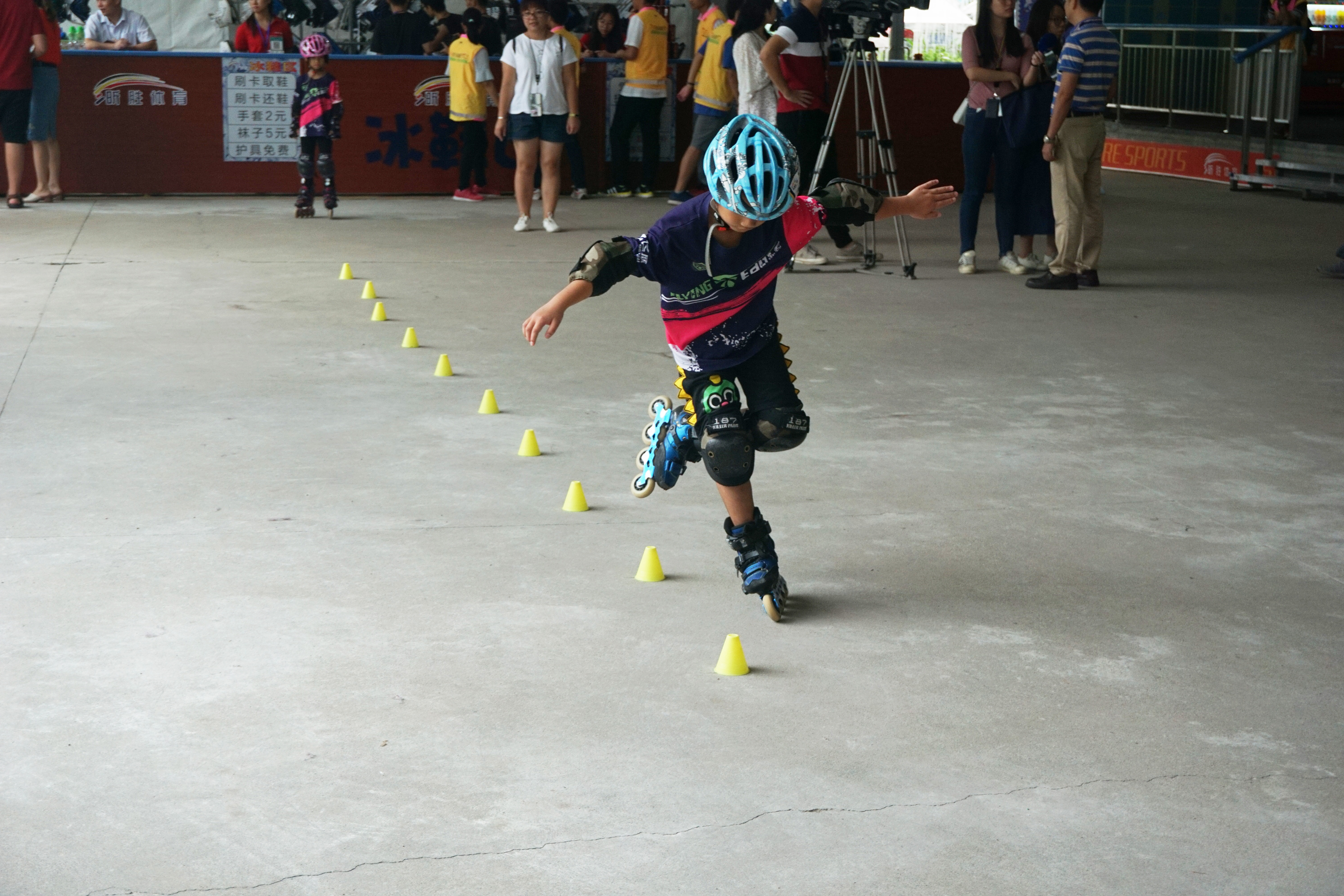新媒体园佛山举办首次冰上公益体验活动