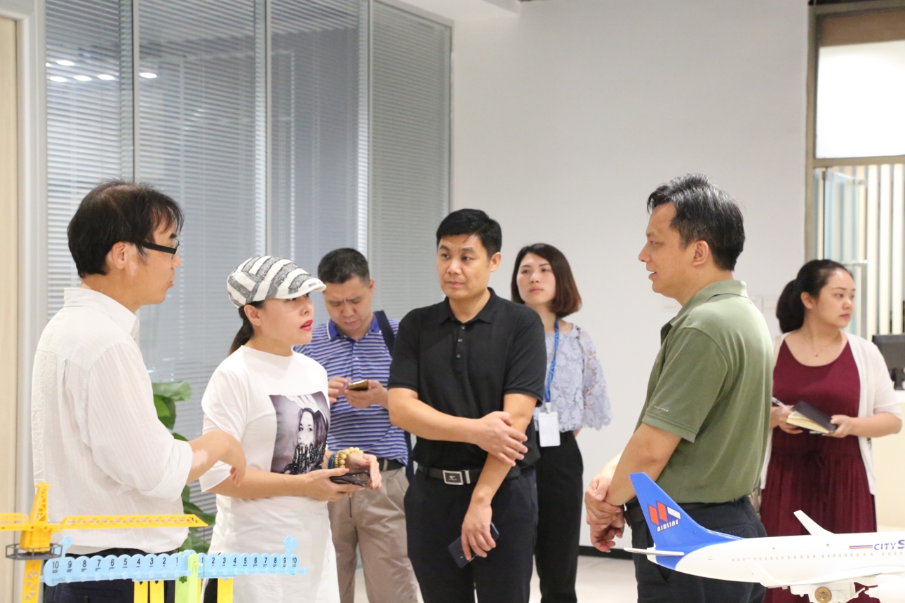 张槎街道党工委书记刘志诚到新媒体园调研