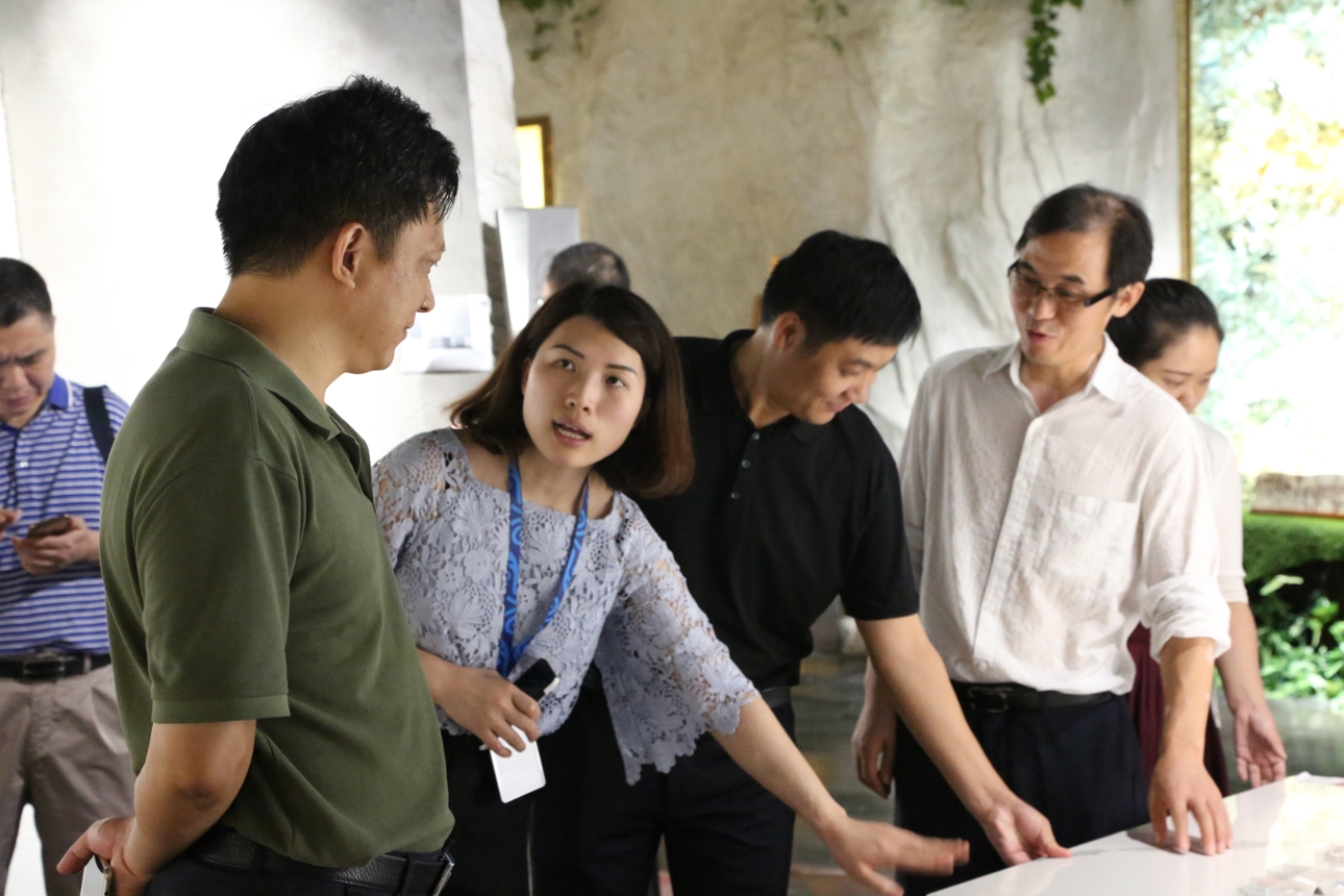 张槎街道党工委书记刘志诚到新媒体园调研