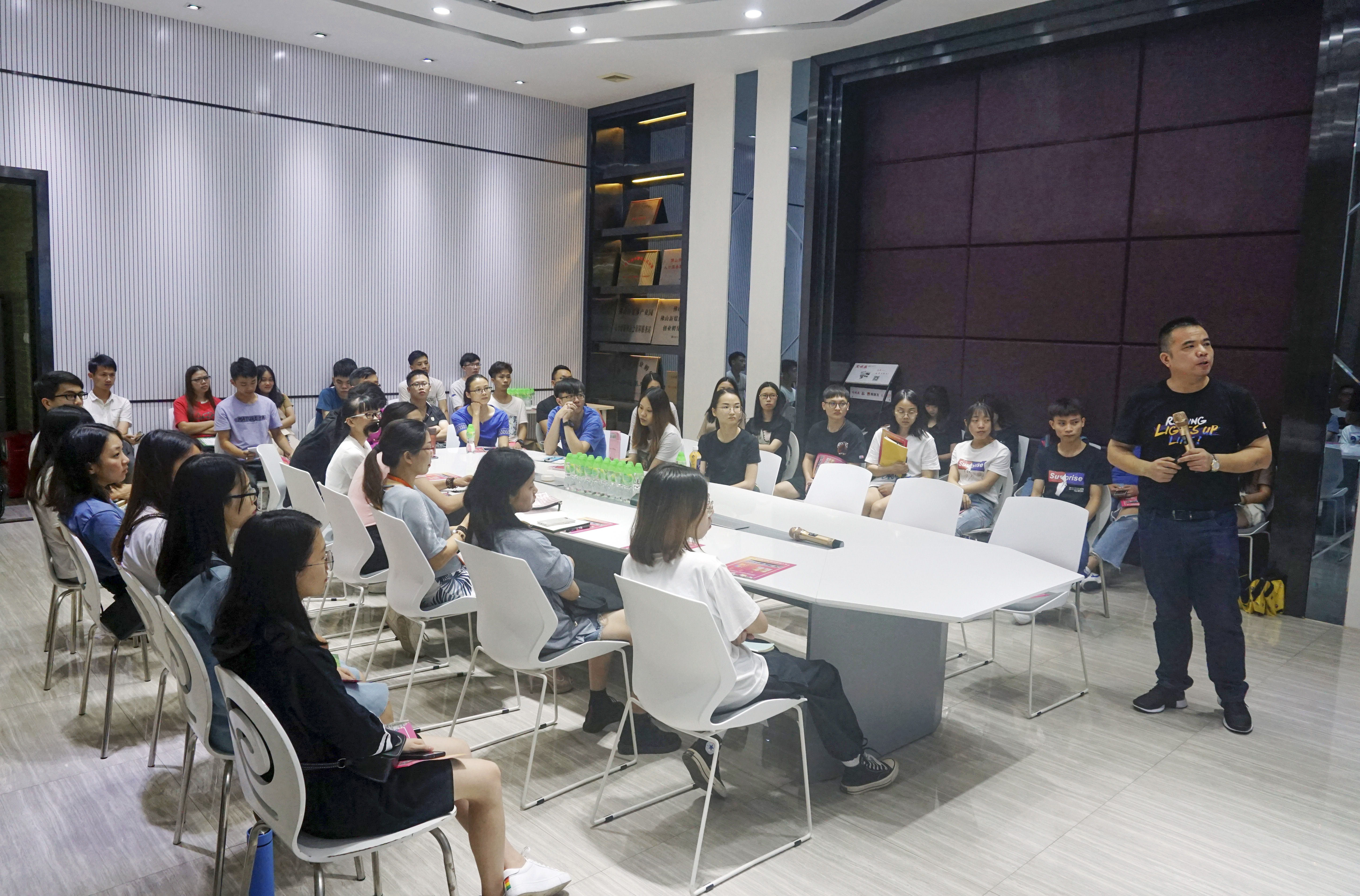 领导力可复制！樊登公开课走进广东新媒体产业园