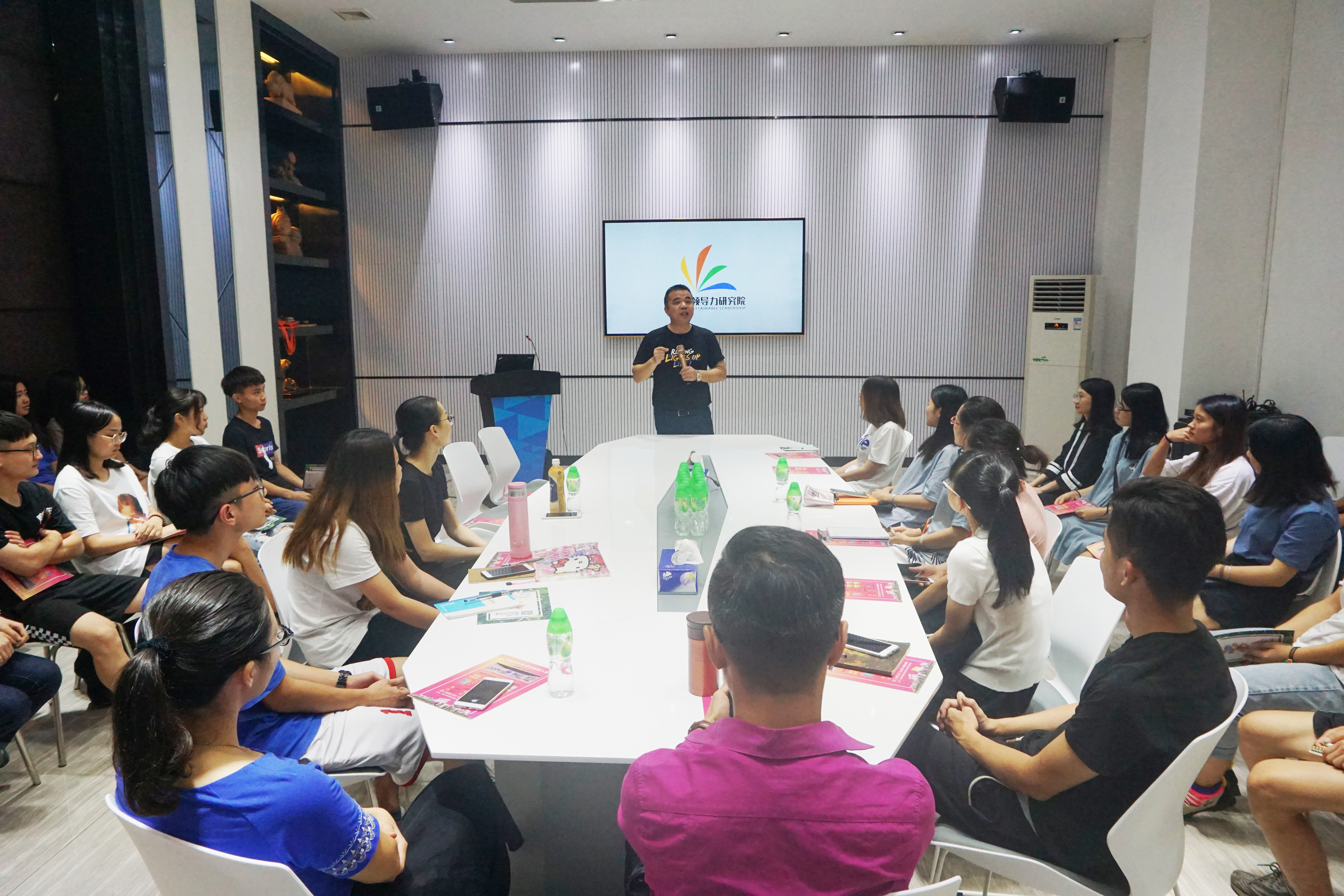 领导力可复制！樊登公开课走进广东新媒体产业园
